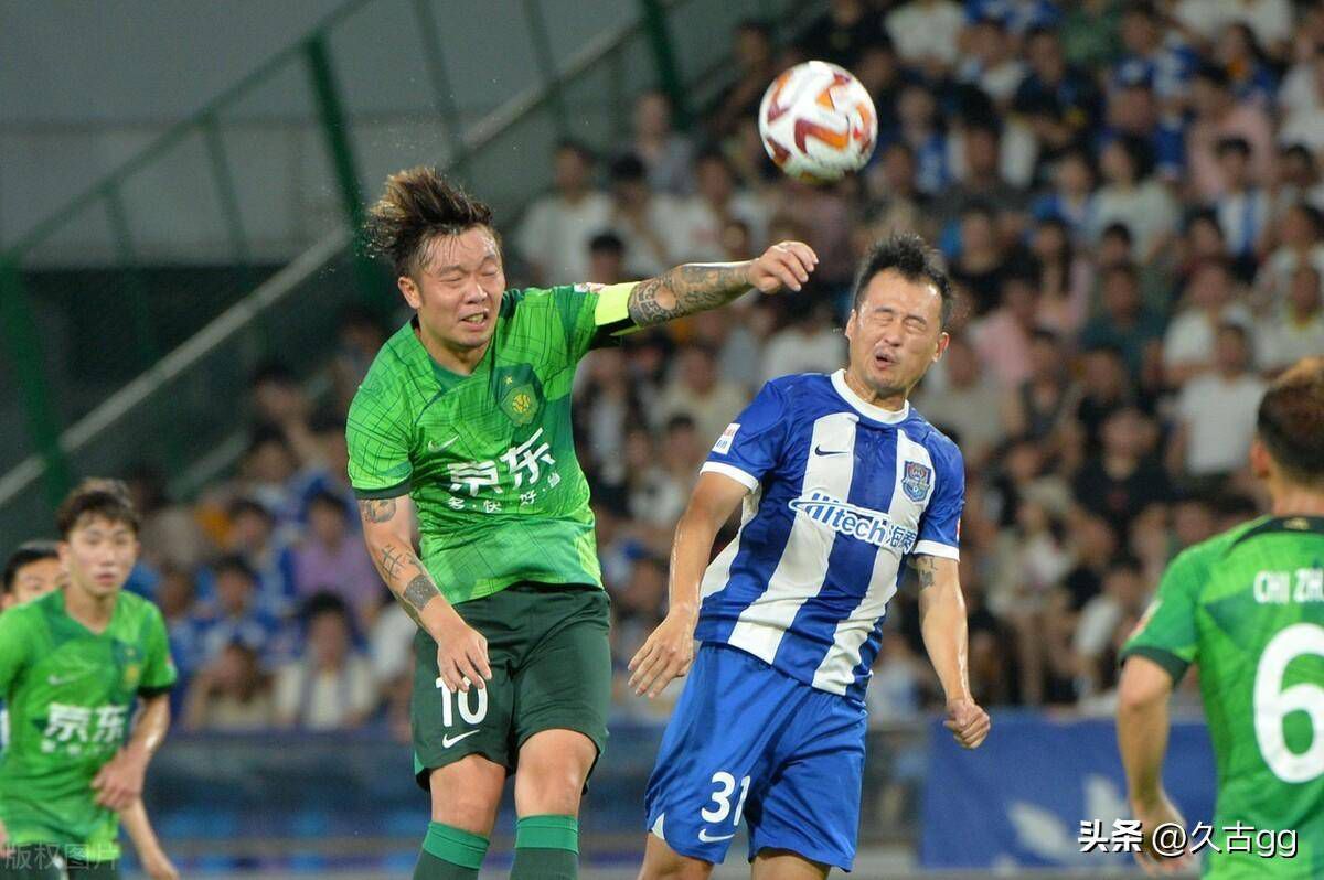败家娘们王静华烧了13万买了个爱马仕的包，谁知却动用在餐厅当老板的丈夫筹办发给工人们的工资，而这笔钱则是丈夫从伴侣胡晓明（王同辉 饰）那边拆借来的。她的丈夫焦头烂额，年夜骂老婆，赶紧卷包跑路。王静华急仓促往找当初卖给她包的皮包贝贝，谁知对方早已不见了踪迹，随后更发现手里的爱马仕本来是个赝品。王静华穷急生疯，找到分手四年的前男朋友曾思远（焦恩俊 饰）索要九万块钱分手费。另外一方面，司机胡晓明在输送花瓶进程中产生不测，成果背上9万元债务。他想找伴侣要回告贷，但是底子找不到人了。